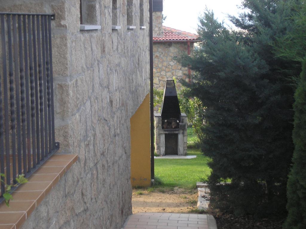 Hostal Casa Pico Zapatero Sotalbo Exterior foto